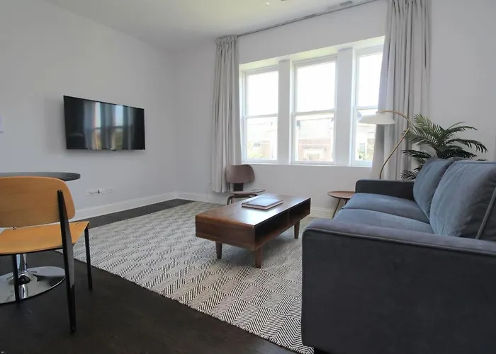 Frontdesk Updated 2 Bedroom Apt With Full Kitchen