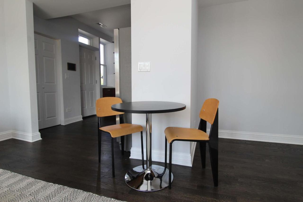Frontdesk Updated 2 Bedroom Apt With Full Kitchen Apartment Chicago