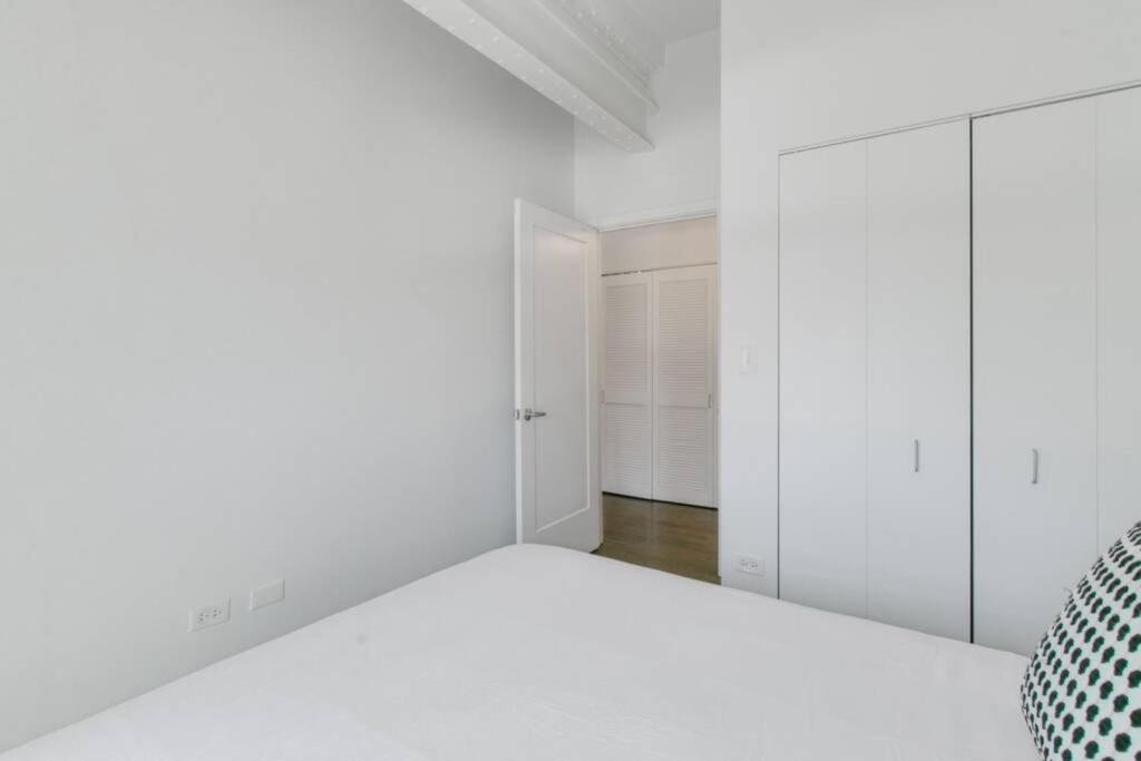 West Loop 1br With In-unit Laundry - 301 Apartment *