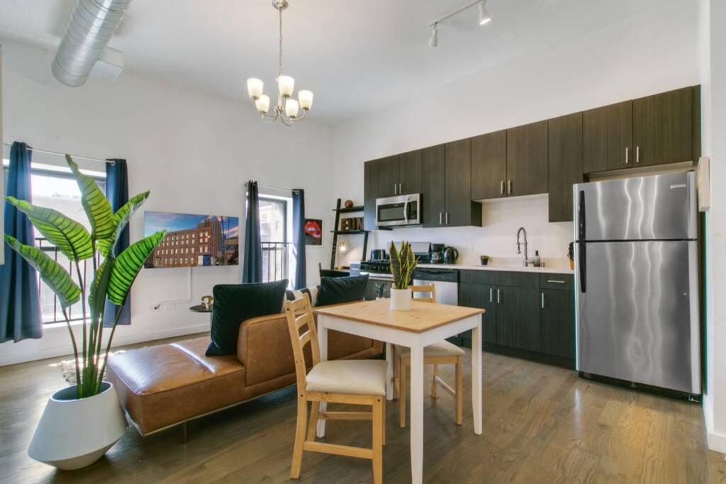 West Loop 1br With In-unit Laundry - 301 *