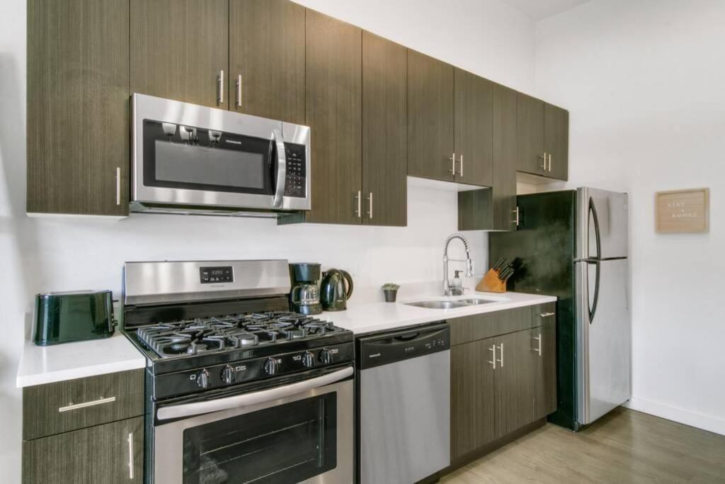 West Loop 1br With In-unit Laundry - 301 *