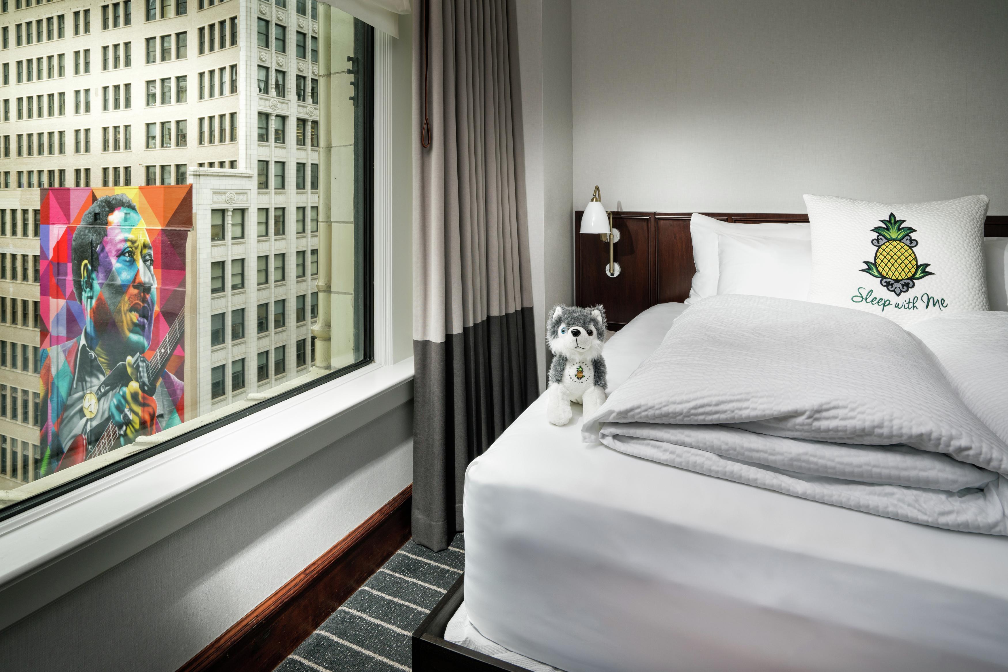 Staypineapple, An Iconic Hotel, The Loop Chicago