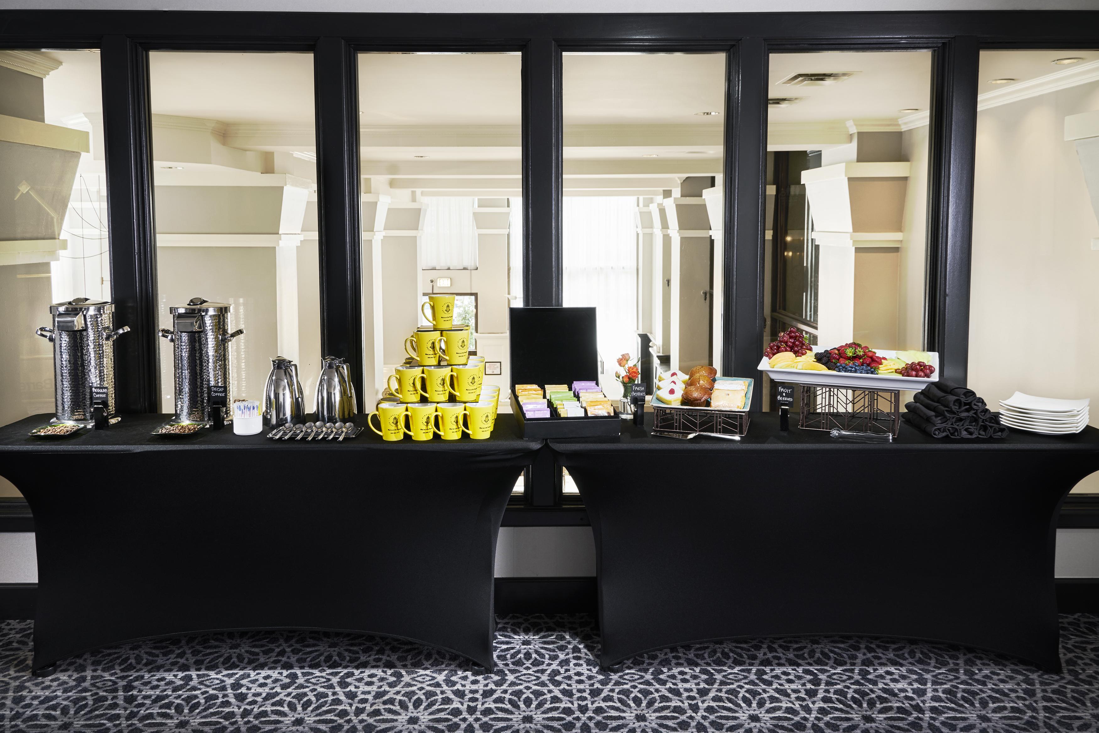 Staypineapple, An Iconic Hotel, The Loop