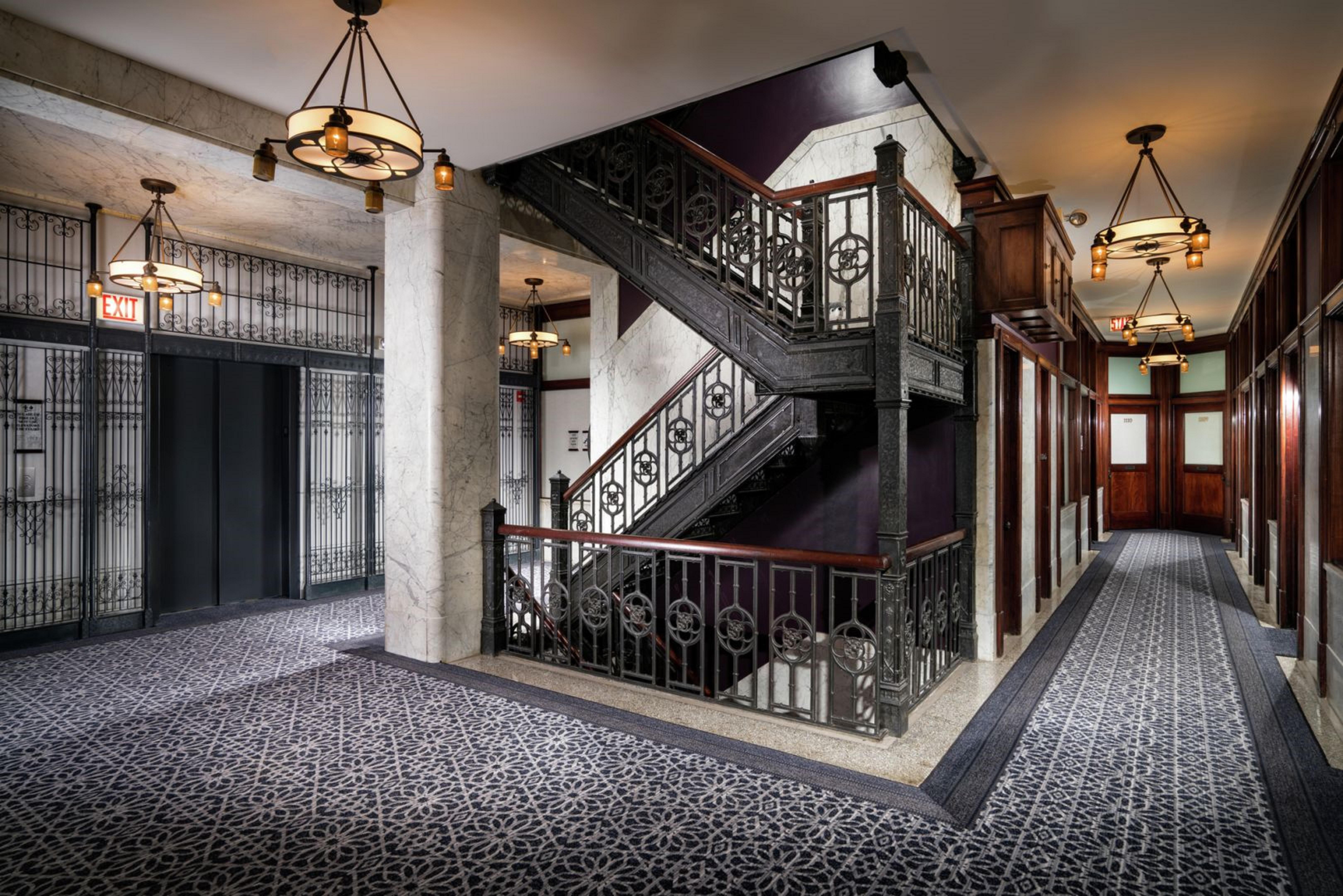Hotel Staypineapple, An Iconic Hotel, The Loop Chicago
