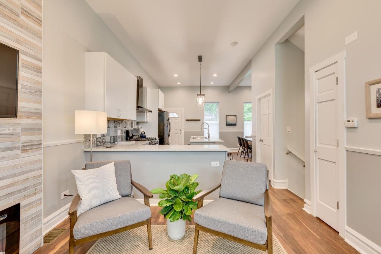 Private Deck And Backyard Perfect For Your Entire Group! Walk To The United Center Holiday home
