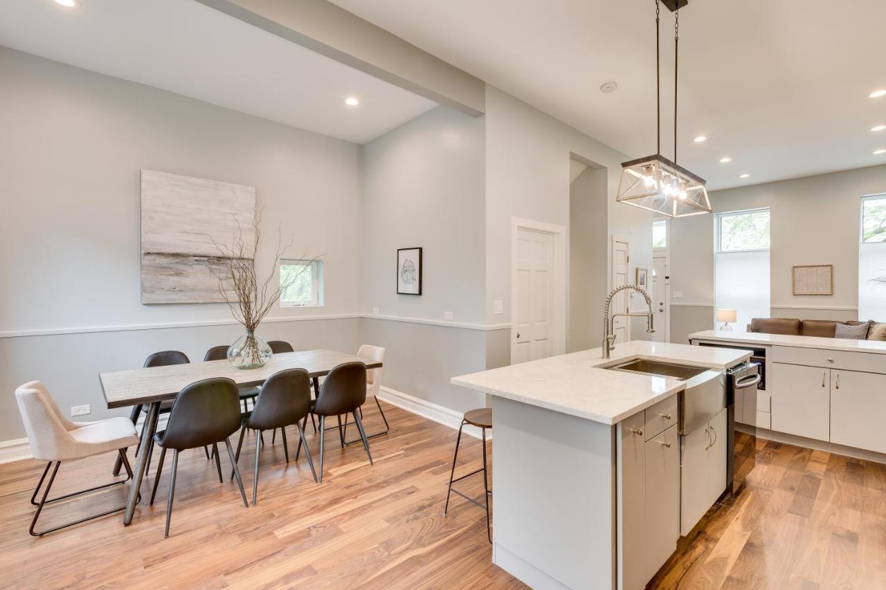 Holiday home Private Deck And Backyard Perfect For Your Entire Group! Walk To The United Center Chicago