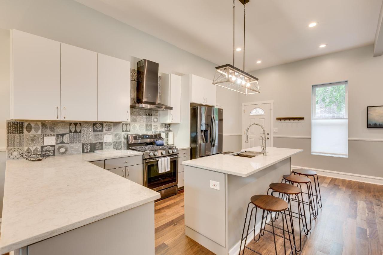 Private Deck And Backyard Perfect For Your Entire Group! Walk To The United Center Holiday home *