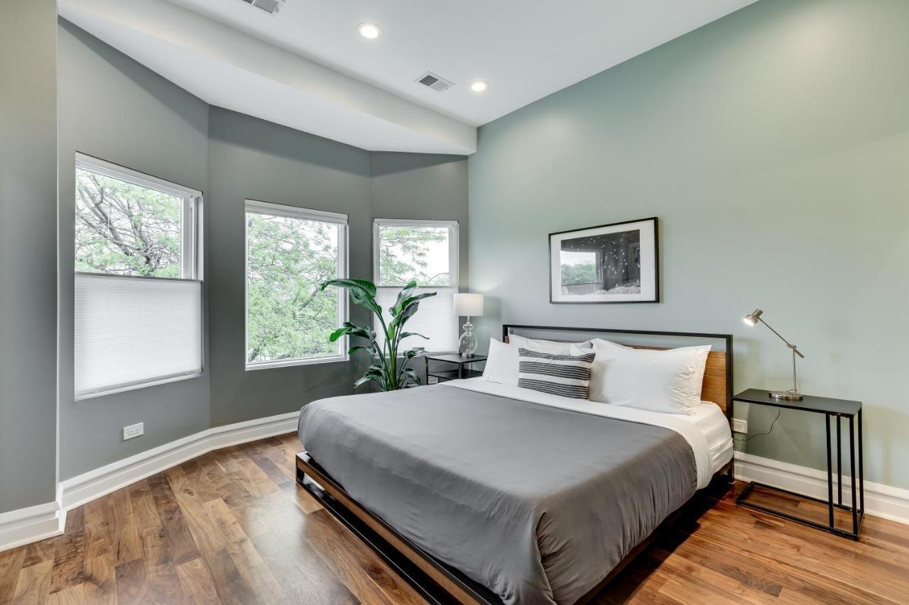 Private Deck And Backyard Perfect For Your Entire Group! Walk To The United Center