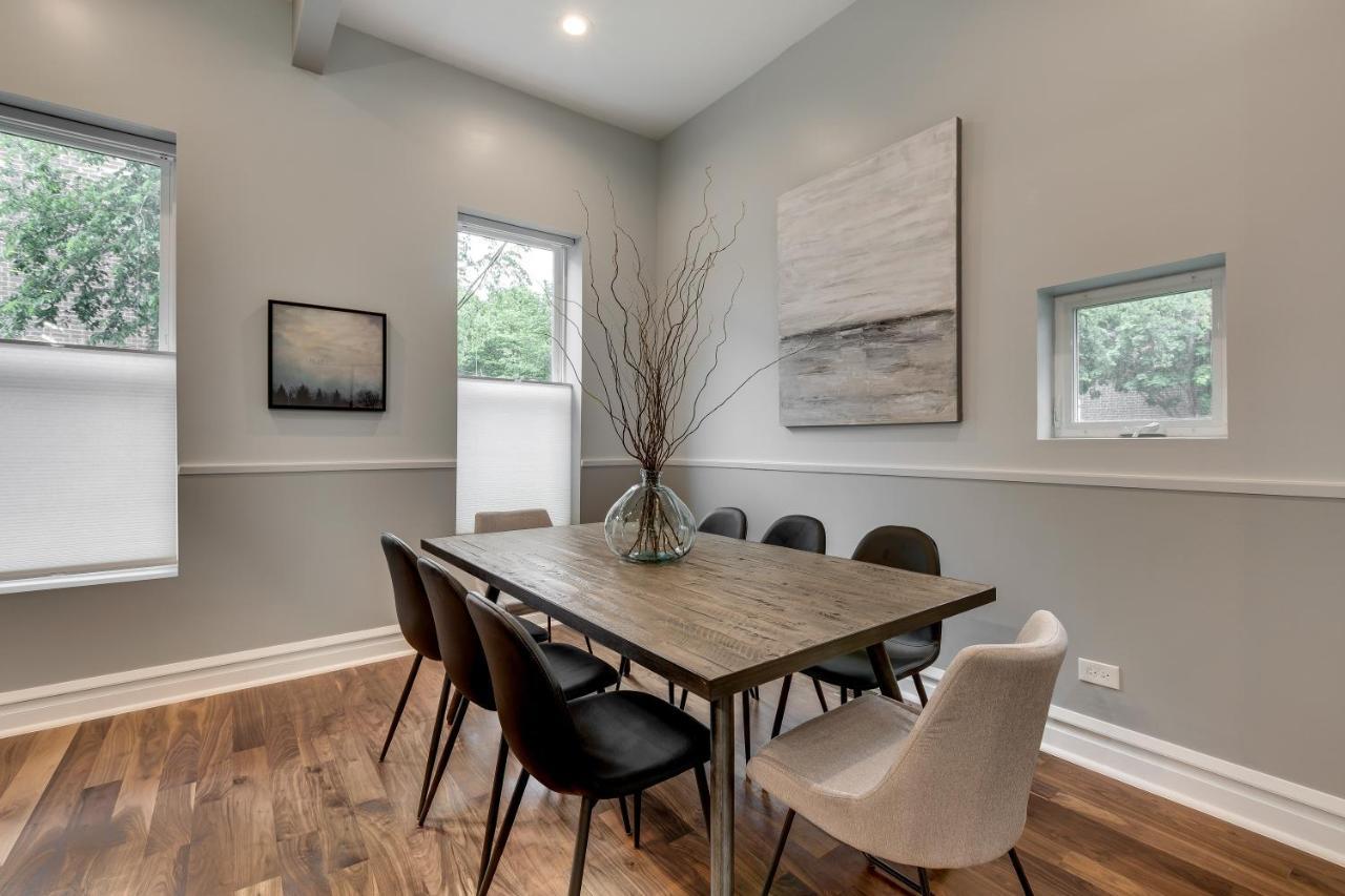 Holiday home Private Deck And Backyard Perfect For Your Entire Group! Walk To The United Center Chicago