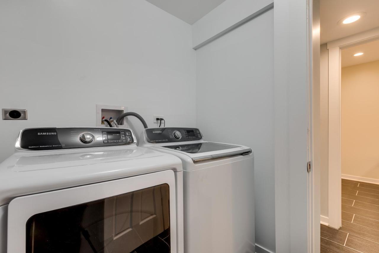 Private Deck And Backyard Perfect For Your Entire Group! Walk To The United Center *