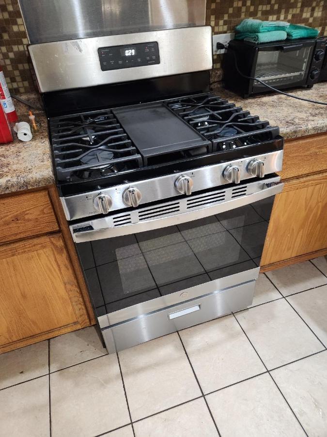 Relaxing Entire Roseland Neighborhood Unit Apartment
