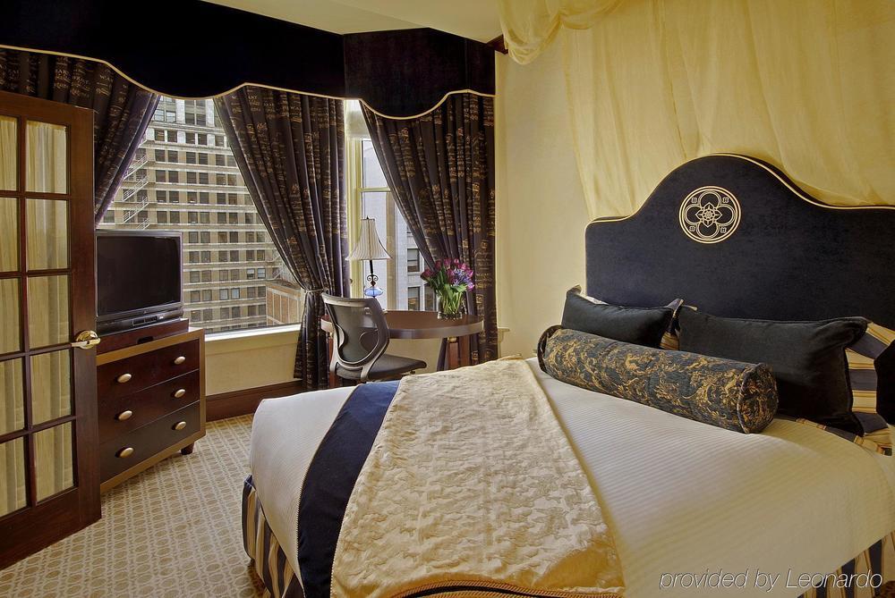 Hotel Staypineapple, An Iconic Hotel, The Loop Chicago
