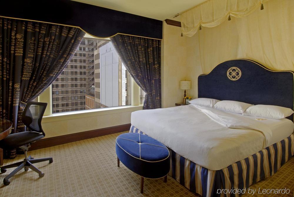 Staypineapple, An Iconic Hotel, The Loop Chicago