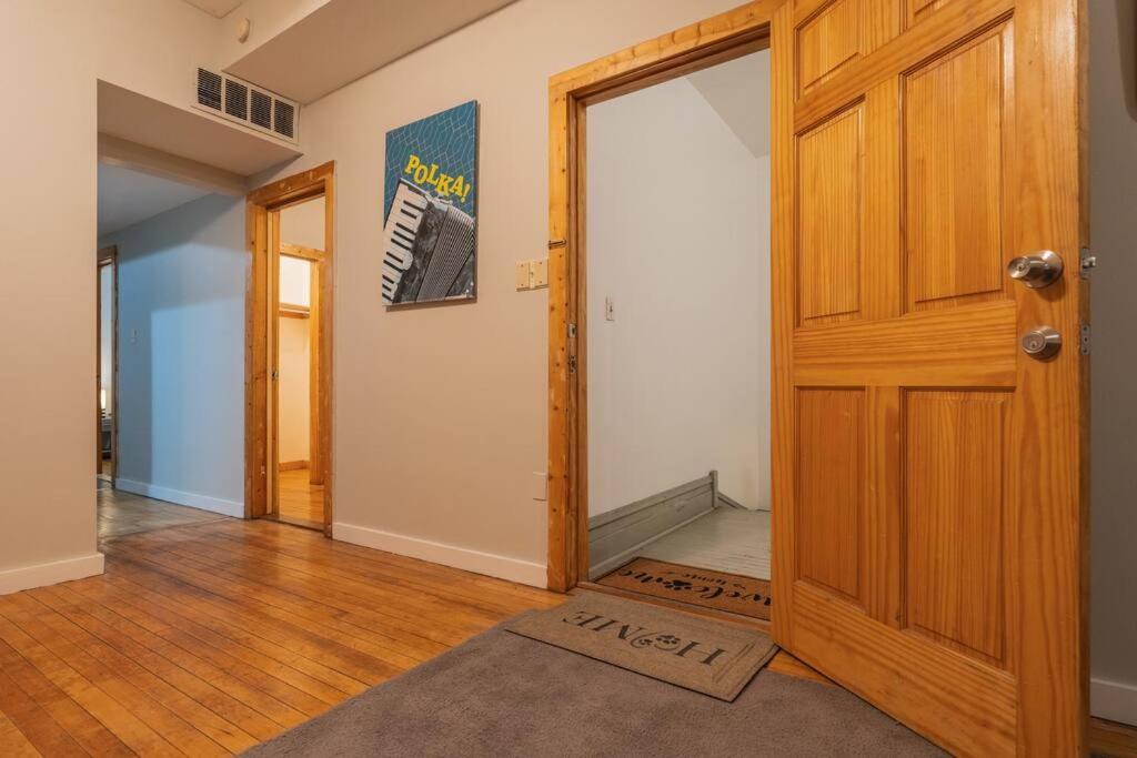 Apartment Cityscape Retreat 3br Haven With Free Parking *