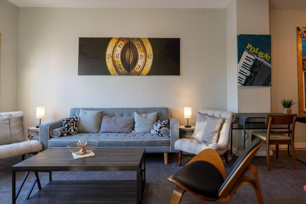 Apartment Cityscape Retreat 3br Haven With Free Parking Chicago