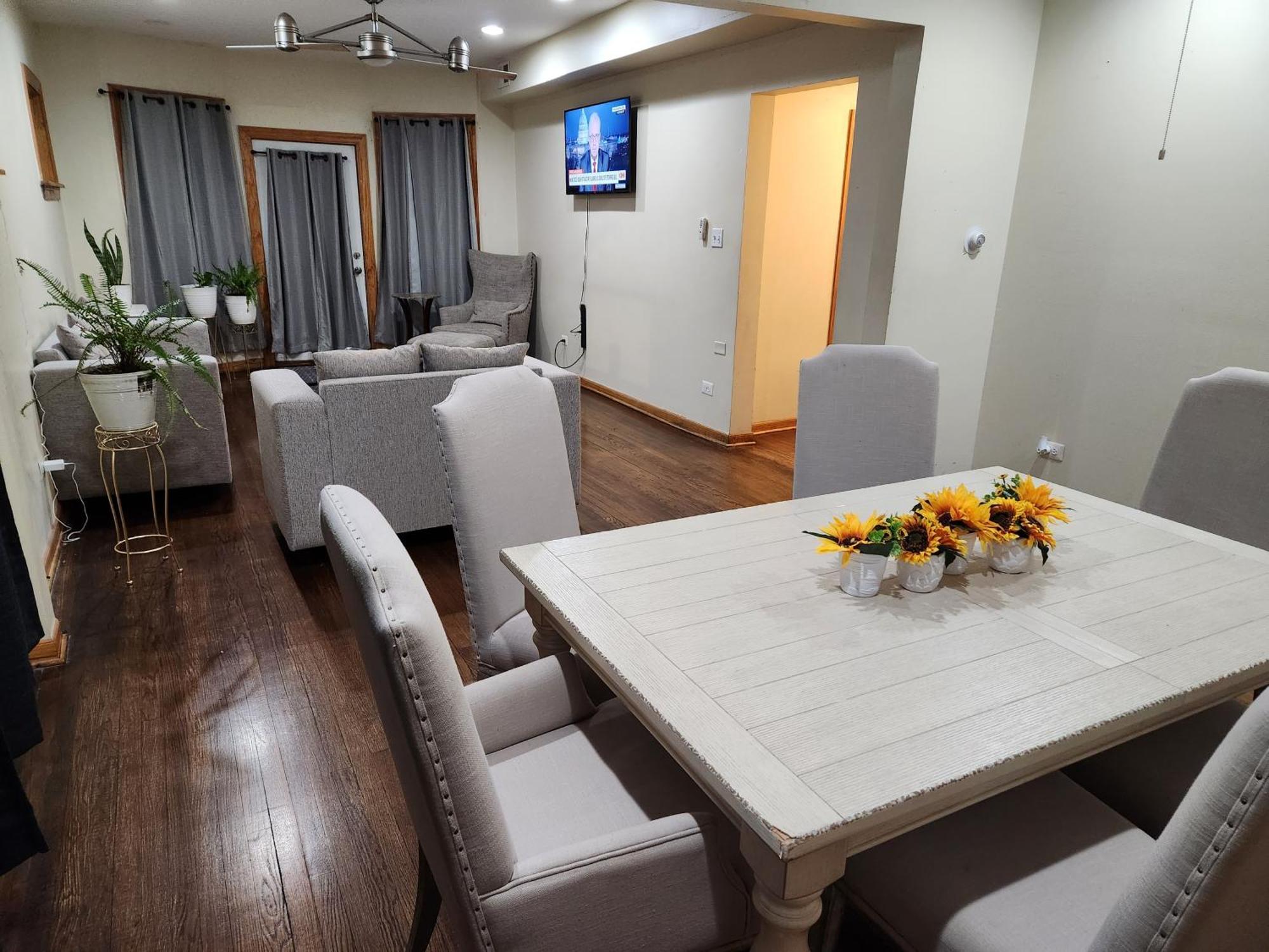Relaxing Entire Roseland Neighborhood Unit Apartment