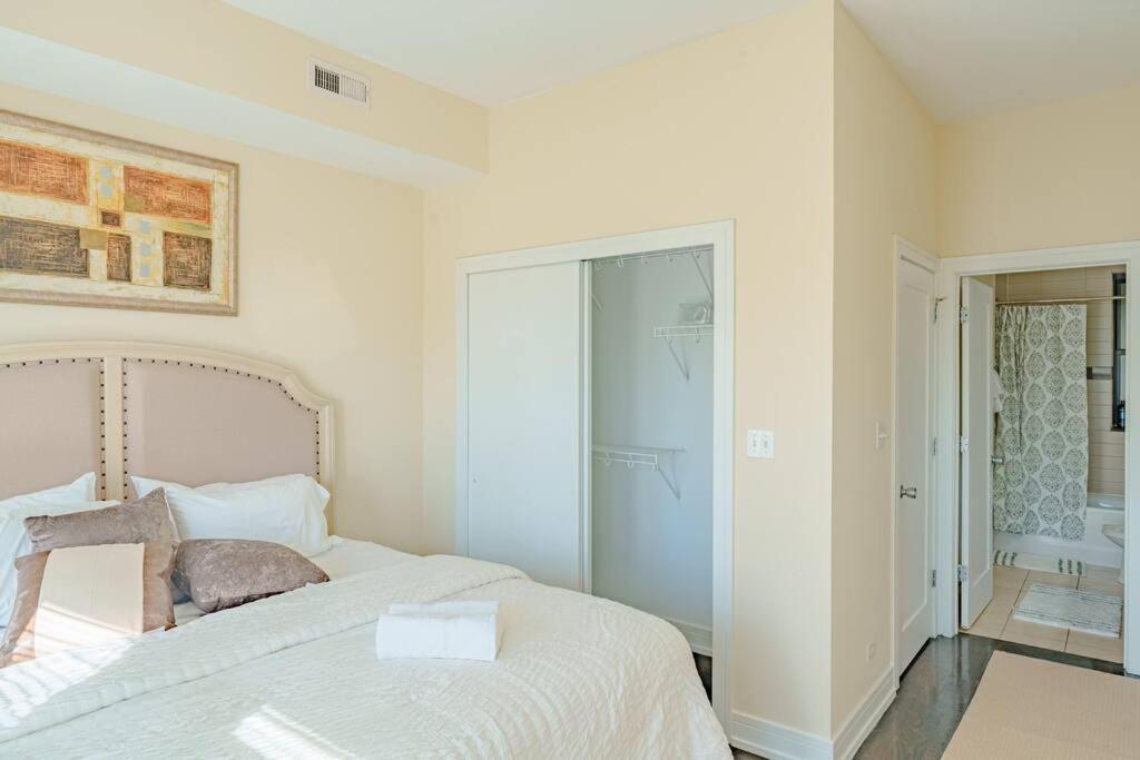 Chic & Elegant 4br Retreat Near Uchi With Laundry Apartment Chicago