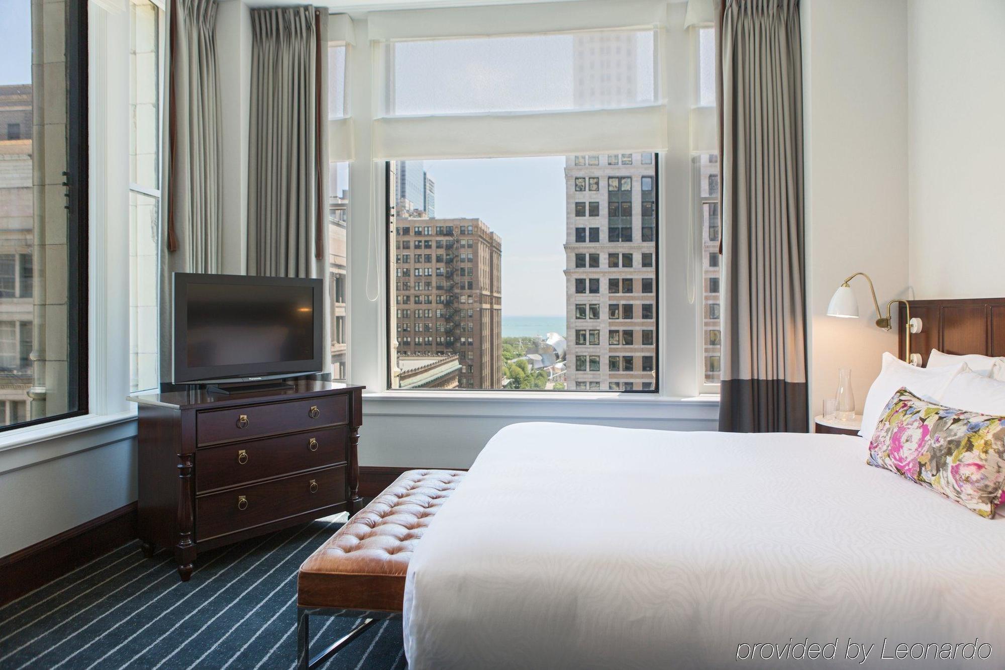 Staypineapple, An Iconic Hotel, The Loop Chicago