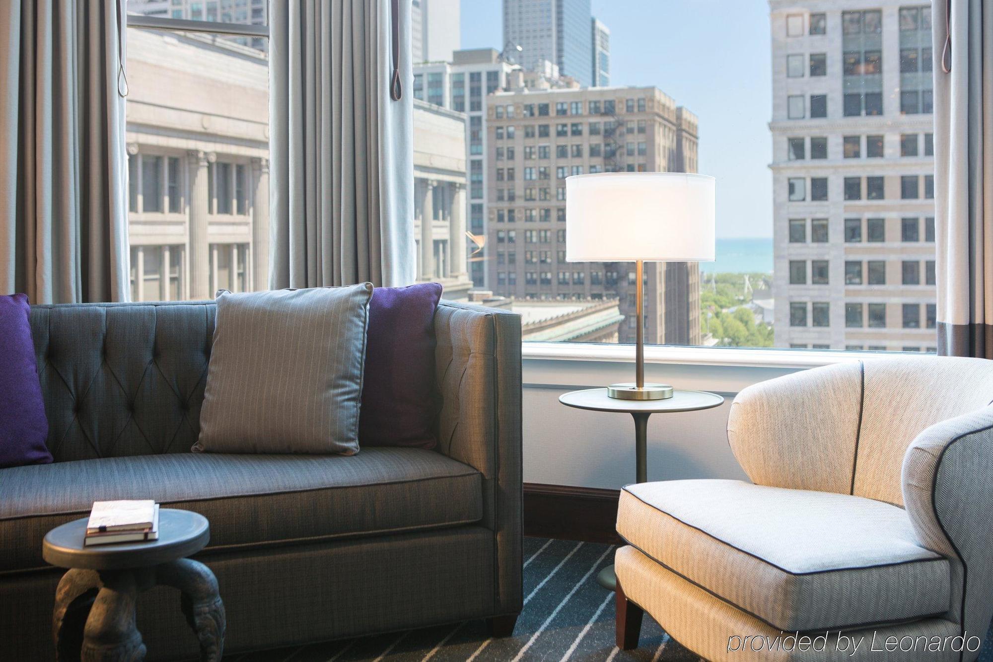 Staypineapple, An Iconic Hotel, The Loop Chicago