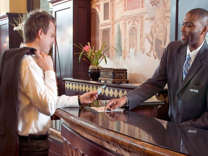 Staypineapple, An Iconic Hotel, The Loop Chicago