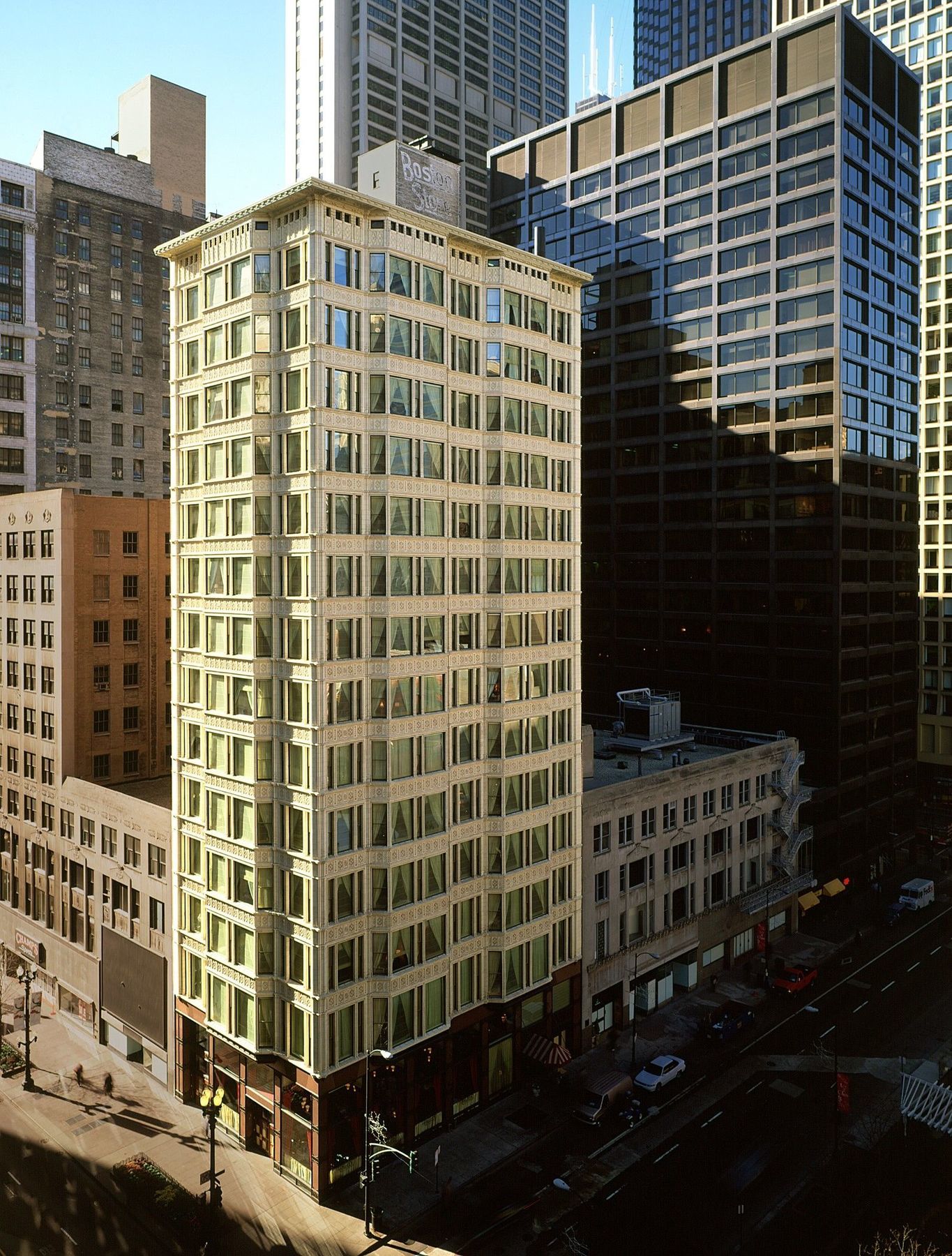 Staypineapple, An Iconic Hotel, The Loop Hotel Chicago
