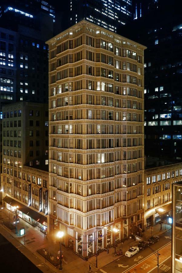 Staypineapple, An Iconic Hotel, The Loop 4* Chicago