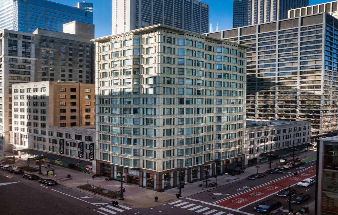 Staypineapple, An Iconic Hotel, The Loop Chicago