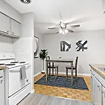 Convenient 1Br Apt In Lakeview Near Shops - Oakdale 204