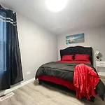 Emalux Condo Near Downtown,Bus,Train,Hospitals,United-Center,Fulton Market