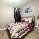 Emalux Condo Near Downtown,Bus,Train,Hospitals,United-Center,Fulton Market