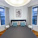 Perfect Wrigleyville Stay