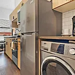 Stylish Apt With A Modern Kitchen - Wilson 418