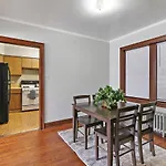 1Br Contemporary Apt With Laundry Facility - Lockwood 1 & 2
