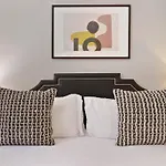 Fully Furnished Studio Apt In Lakeview - Oakdale 206