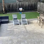 Lincoln Park Apartment With Backyard!