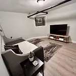 2Br Modern Apt Near Uchicago & Beach