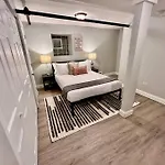2Br Modern Apt Near Uchicago & Beach