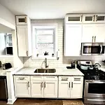 Modern Vintage 2Br Walkable To Dining & Lakefront
