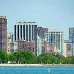 Live The Dream In Wrigleyville\'S 3Br Gem