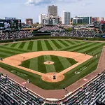 Live The Dream In Wrigleyville\'S 3Br Gem