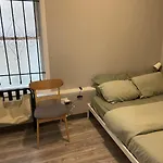 Cozy & Spacious In Irving Park