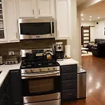 Nice And Cozy. Sleeps 5.