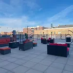 Mccormick Place Stylish Corner Unit With Optional Parking For Up To 6 Guests