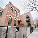 Chicago Mid-Century Gem Steps From United Center