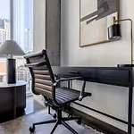 River North 1Br W Lounge Gym Nr Shops Beach Chi-1015