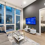 Chic River North Condo 2Br 2Ba With Private Balcony