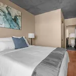 3Br Elegant Glass Penthouse Pool With Deck & Gym