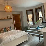 Boho Chic City Studio: Lakeview, Chicago