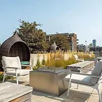 Near North 2Br W Roof Gym Nr Red Line Chi-580