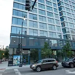 West Loop 2Br W Theater Gym Nr Restaurant Row Chi-950